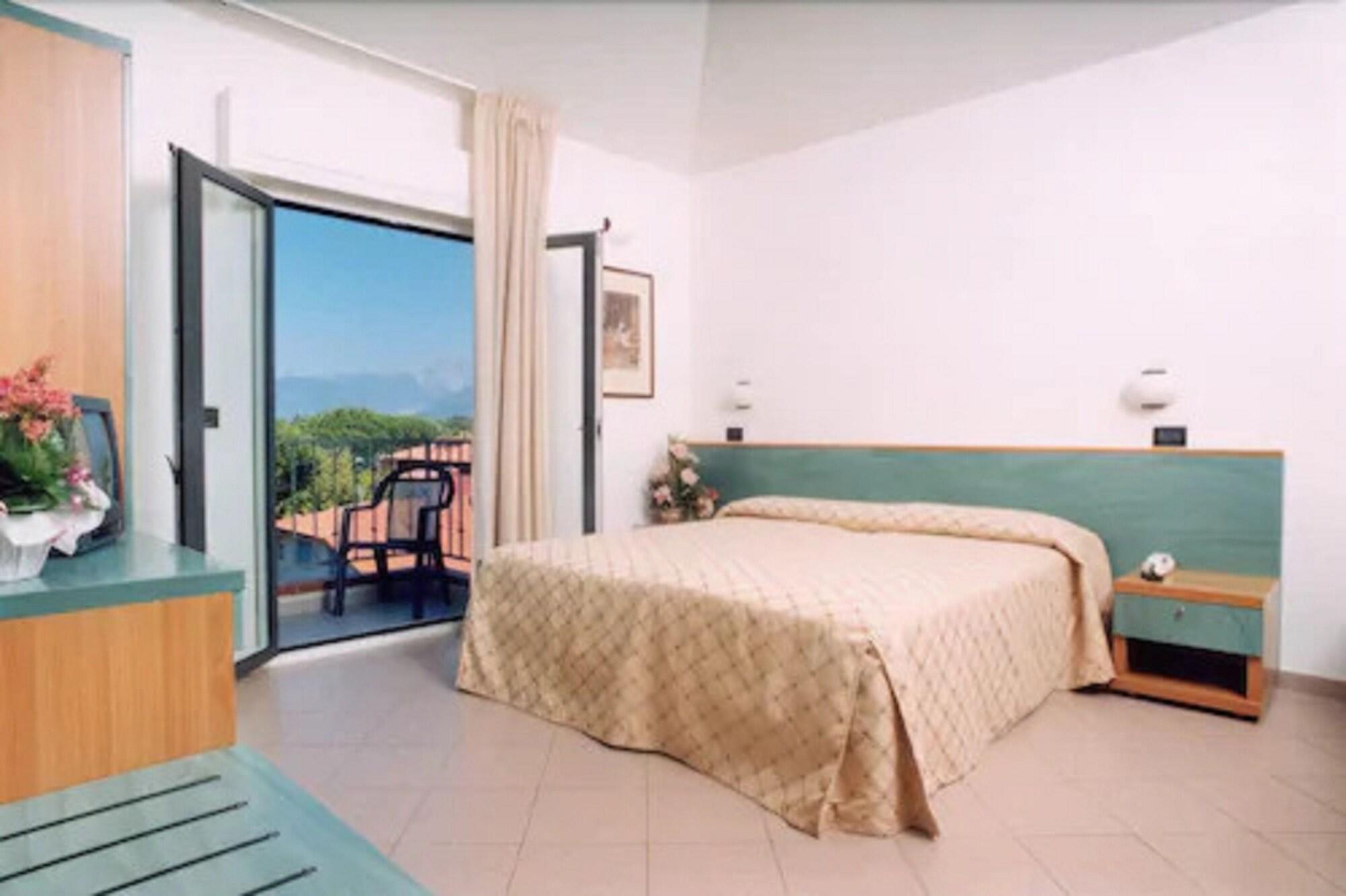 לידו די קאמאיורה Hotel Fortunella מראה חיצוני תמונה