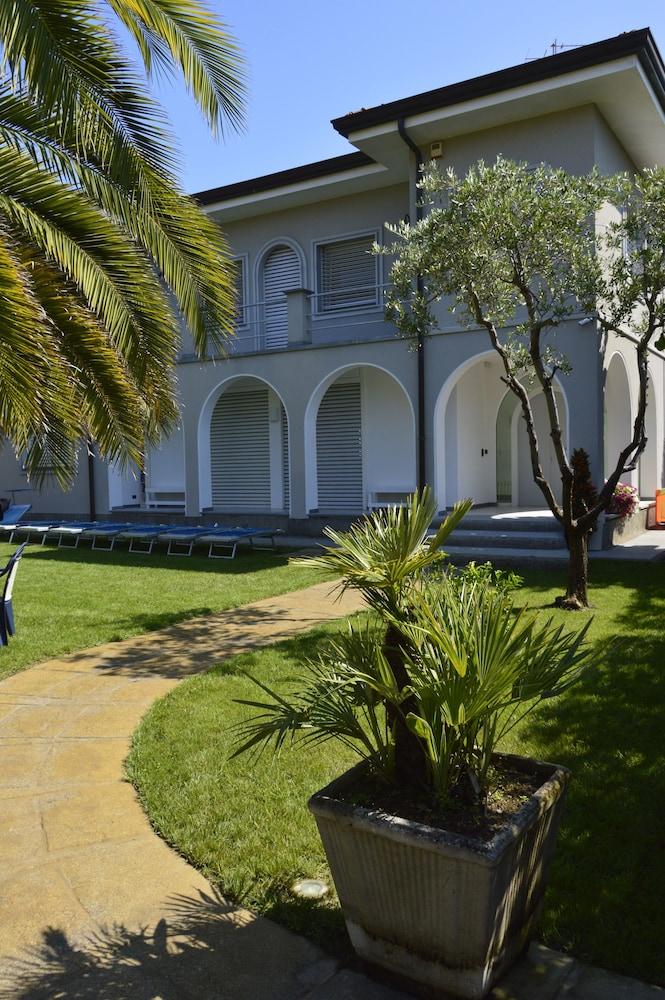 לידו די קאמאיורה Hotel Fortunella מראה חיצוני תמונה